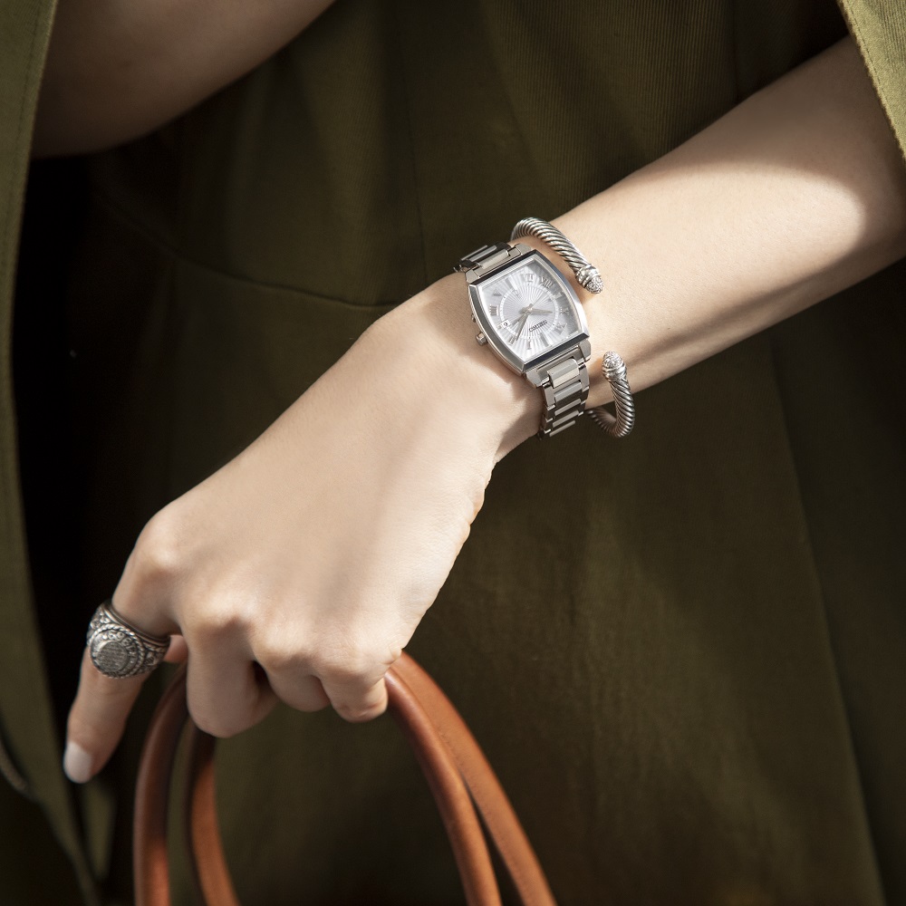 日本人気超絶の SEIKO LUKIA セイコー ルキア SSVW200 Standard Collection Smart Casual  Limited Edition ソーラー電波レディース腕時計 国内正規品
