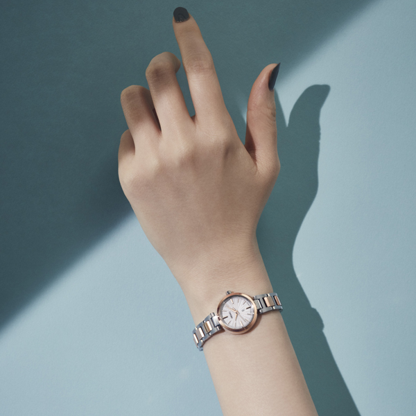 貴重品 裏蓋スケルトン！ SEIKO LUKIA ソーラー電波時計